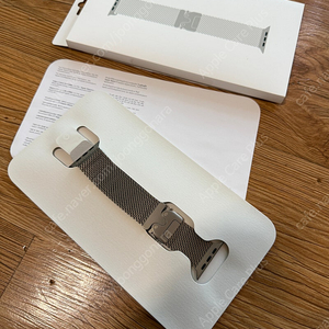 애플워치 티타늄 밀레니즈루프 (내추럴 , M 사이즈) 싸게팝니다 !