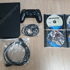Ps4 slim 플스4 슬림 500기가 + 게임 4개 싸게 팝니다 ( 내용 확인 )