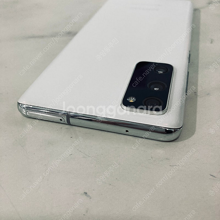 갤럭시 S20FE 화이트 128용량 매우깨끗한기기 9만원 판매합니다!--3