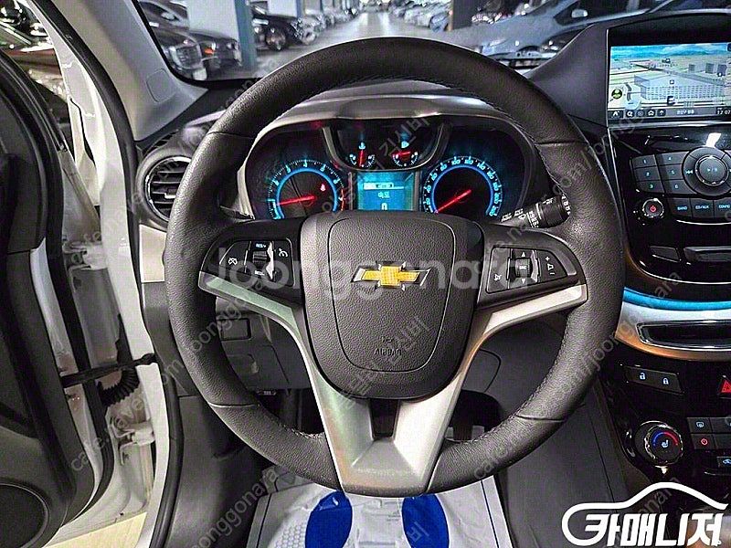 중고 올란도 LPGI LTZ 프리미엄 2017 년식 흰색 중고차 매물--7