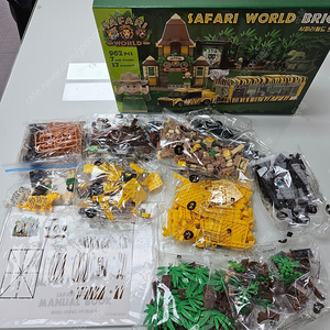 애버랜드 사파리월드, 로스트밸리 브릭 2종 팝니다.