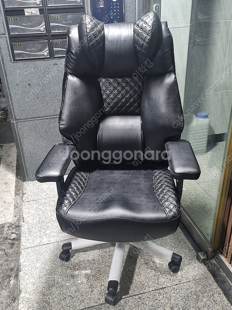 새제품 PU가죽 압축 퀼팅 디자인 블랙 게이밍의자--1