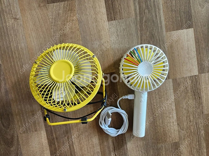 탁상선풍기팝니다 반값택배비포함 9000원--0