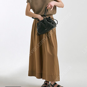 더캐시미어 울 블렌드 윙 슬리브 니트(토프색상) 구해요