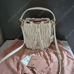 (새상품.파격세일)미우미우 마테라쎄 버킷백 구찌프라다루이비통샤넬