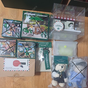 나만의파우치 1만원/피규어 타이머 2만2000원/ 쿠키샵 스탠디1만5000원 /홀리데이 베어리스타 키체인 1만7000원/호작도 키체인2만7000원 팝니다