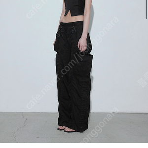 보헤미안서울 STRETCH HALTER ZIP TOP
