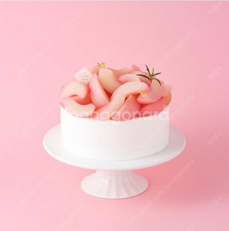 투썸 복숭아 생크림 케이크 3만--0