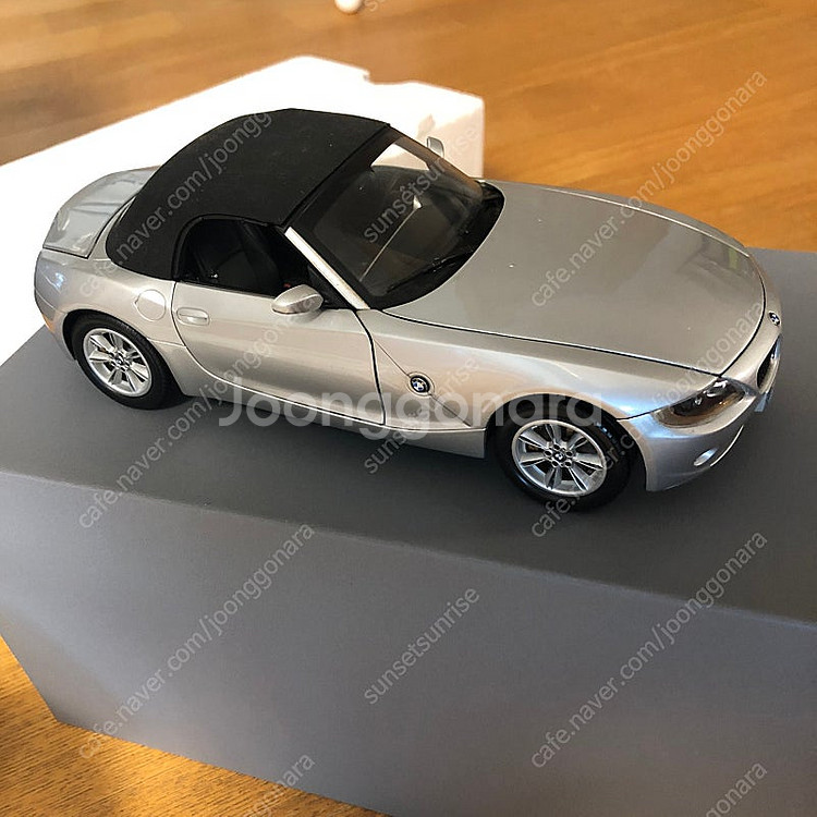 1:18 다이캐스트 bmw z4 e85 교쇼 딜러버전--1
