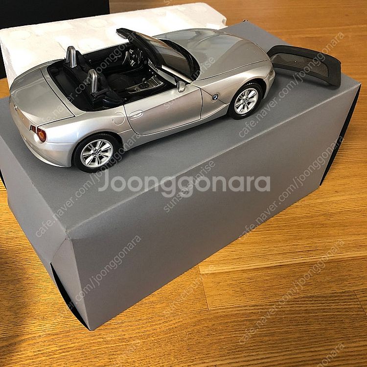 1:18 다이캐스트 bmw z4 e85 교쇼 딜러버전--4