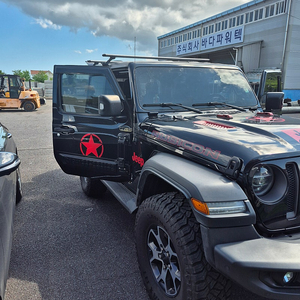 랭글러JL 2도어 이미지