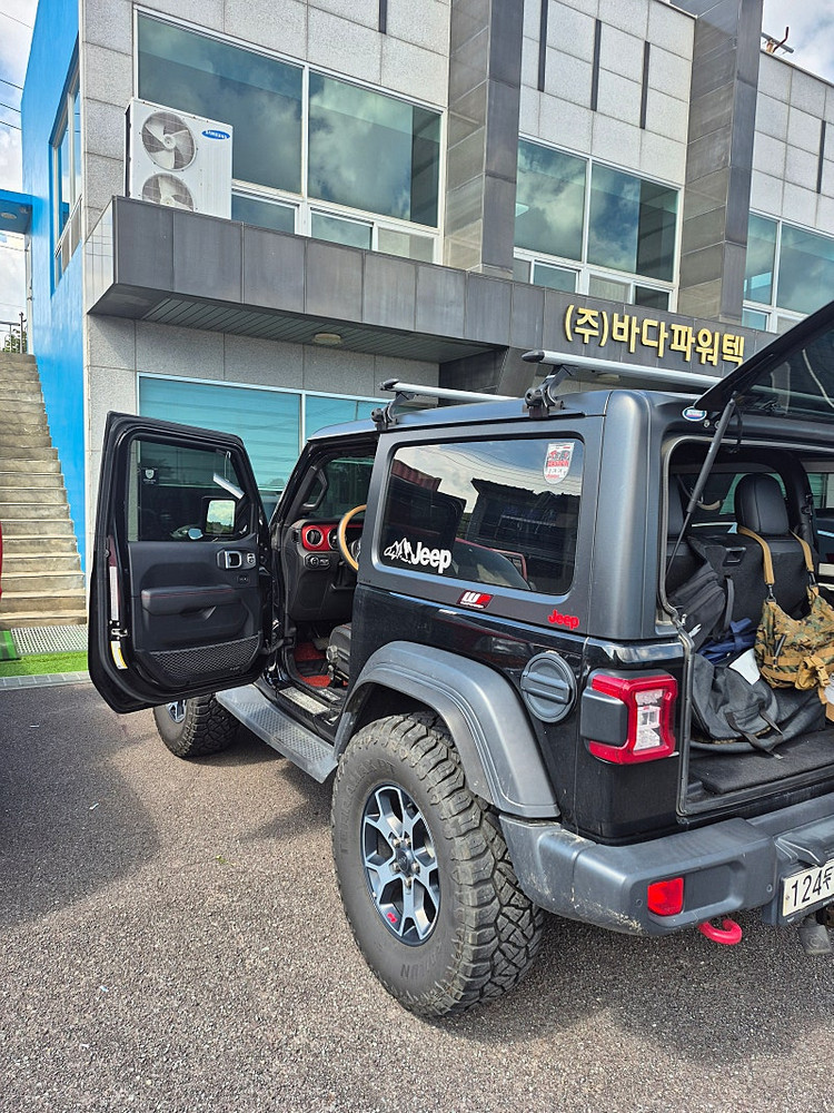 랭글러JL 2도어 이미지