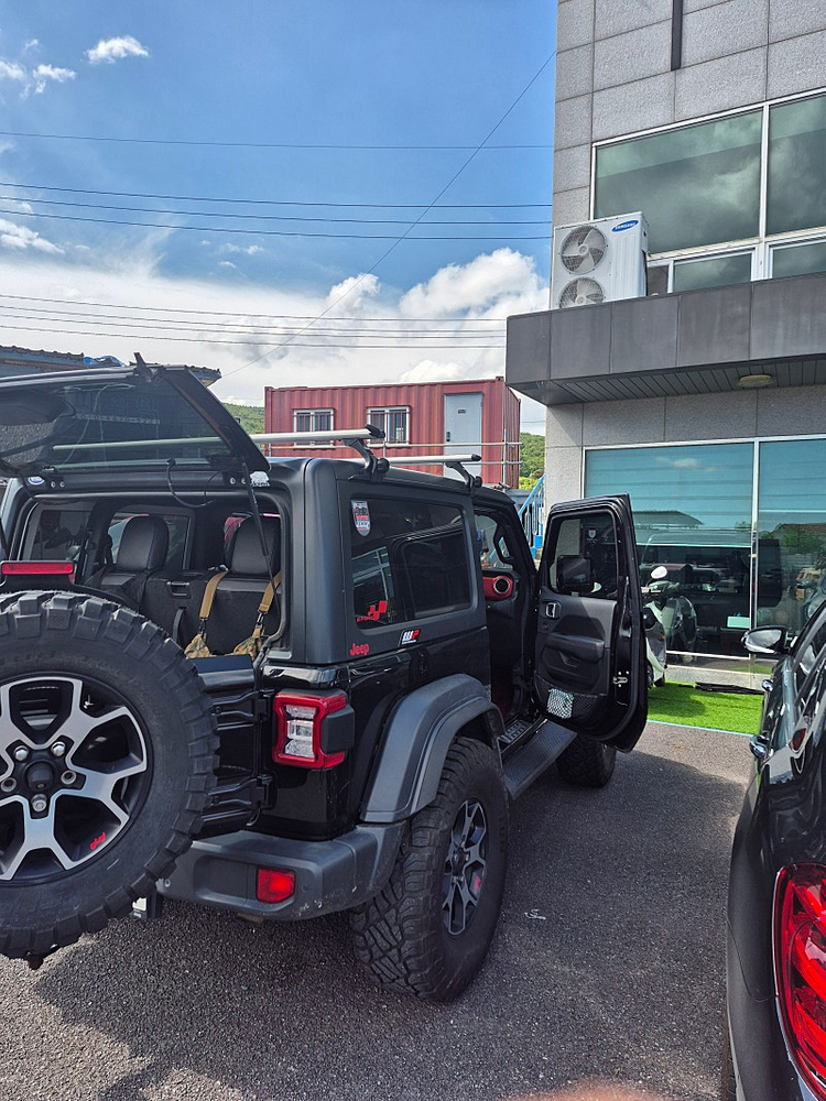 랭글러JL 2도어 이미지