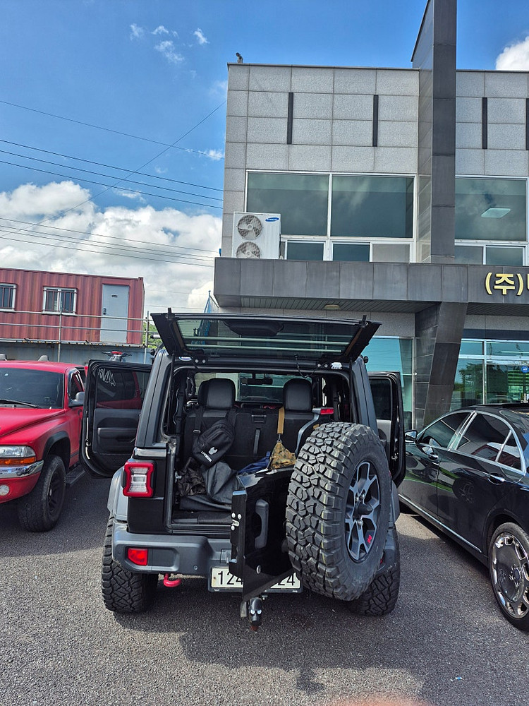 랭글러JL 2도어 이미지