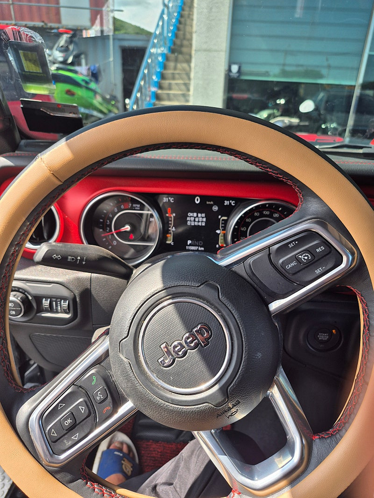 랭글러JL 2도어 이미지