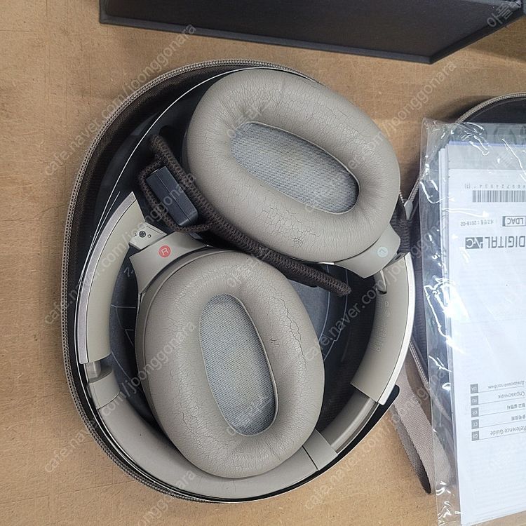 SONY 헤드폰 wh 1000xm2 샴페인골드 거치대 포함 이미지
