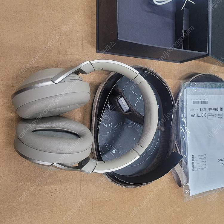 SONY 헤드폰 wh 1000xm2 샴페인골드 거치대 포함 이미지