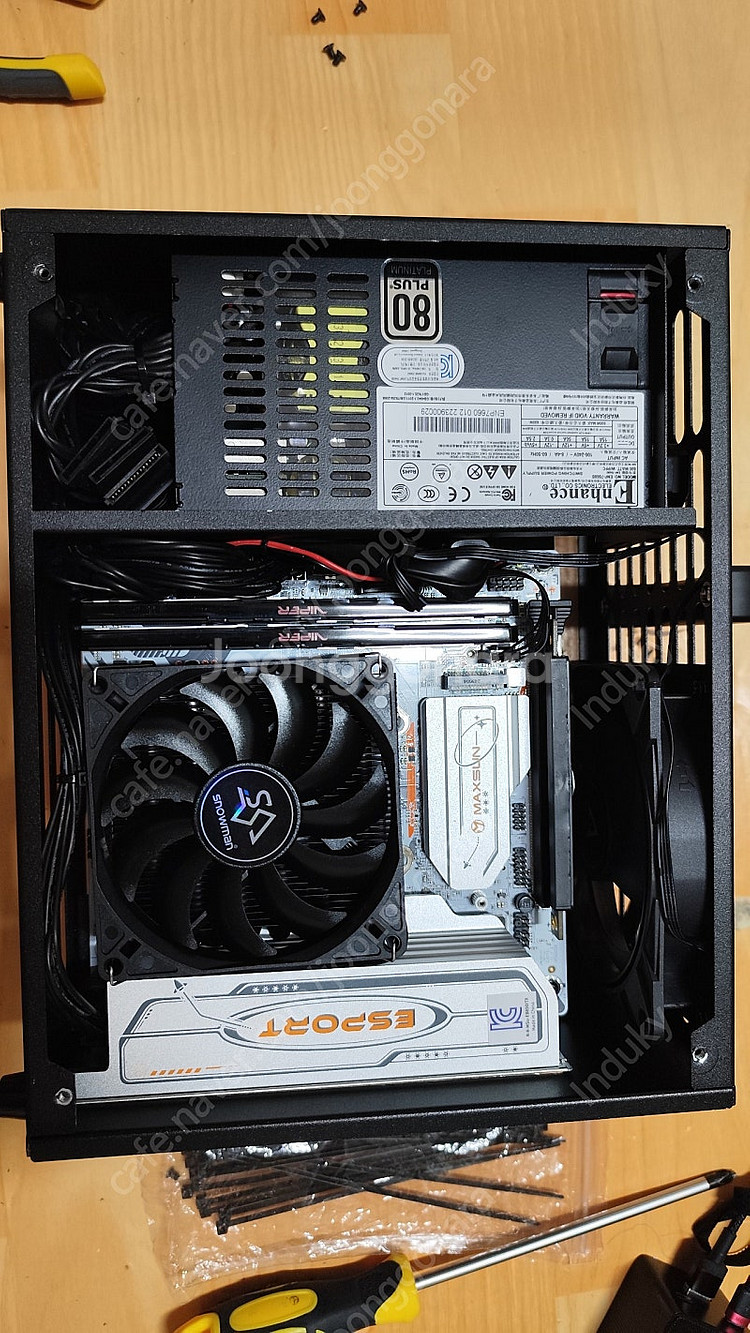 라이젠 7800X3D + 라데온 9060XT SFF 본...--2