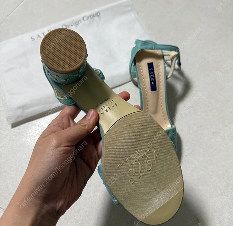 세라 샌들 240 탠디 미소페 소다 고세 핏플랍 쿠에른 띠어리 마쥬 막스마라 산드로 모에 올세인츠 아이잗바바 이로 ... 이미지