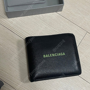 발렌시아가 반지갑