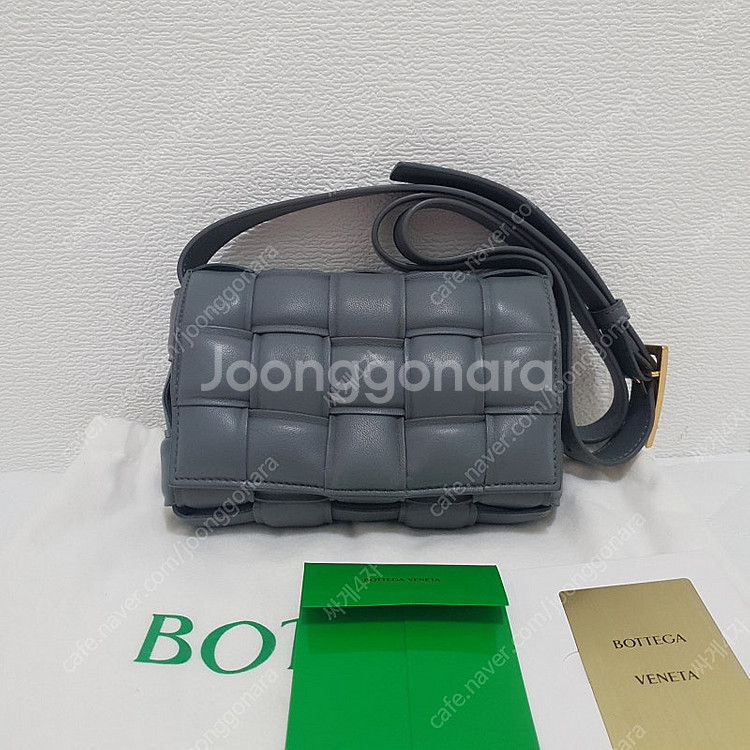 보테가베네타 패딩 카세트백--0