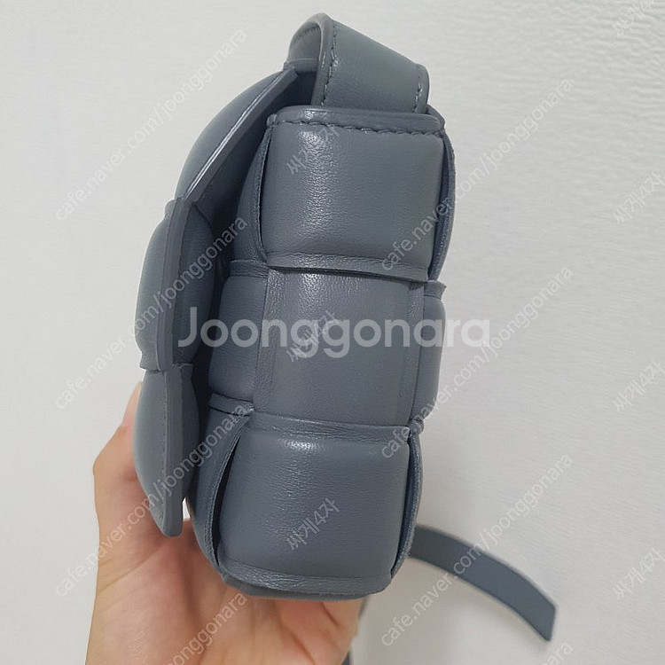 보테가베네타 패딩 카세트백--1