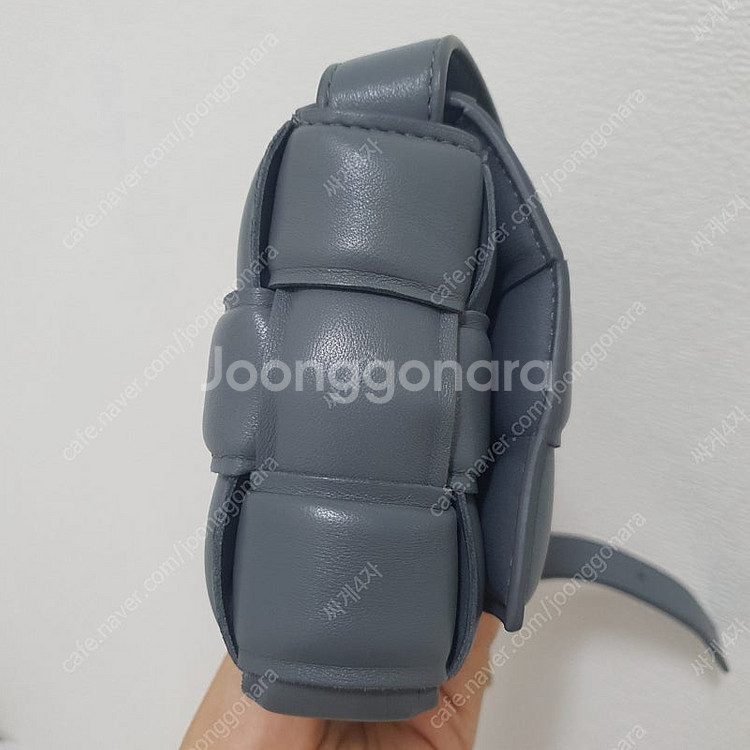 보테가베네타 패딩 카세트백--2