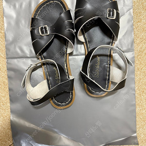 솔트워터 블랙 샌들 240 판매
