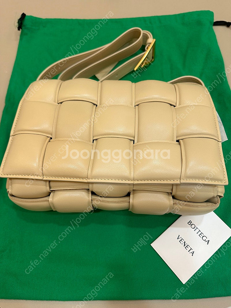 보테가베네타 패디드 카세트백 새제품--3