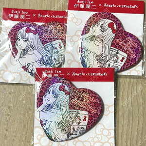 이토 준지 x 산리오 일본 전시 한정 티셔츠, 캔뱃지 등 판매합니다.
