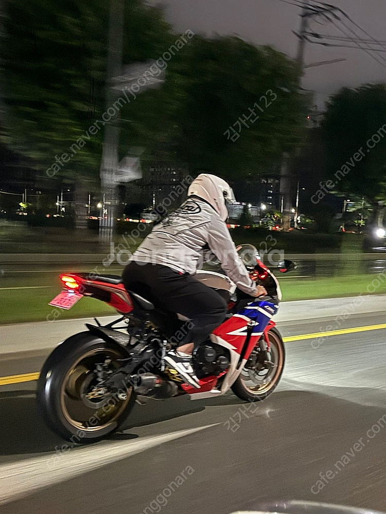 CBR1000r--0