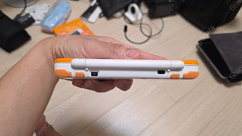 뉴 닌텐도 2ds xl 오렌지화이트+정품충전어댑터 18만원--3
