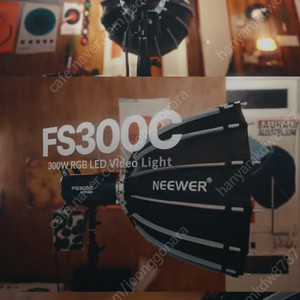 NEEWER FS300C RGB 지속광 조명 300w 제품 팝니다. + 소프트박스 ( 아마란 300c 같은 )
