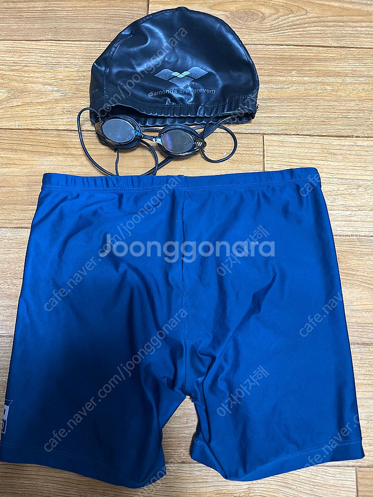 아레나 실내 남자 3부 사각수영복 95-100사이즈 판...--1