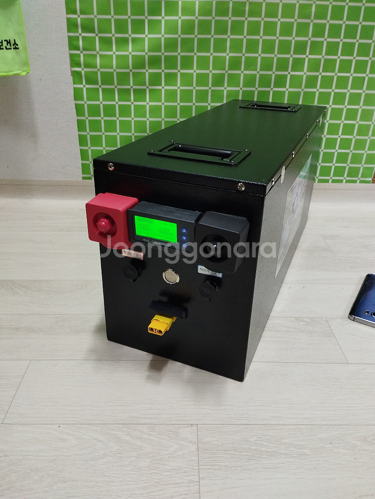 인산철 밧데리 12v 400a 팝니다. (외장멀티탭 포...--2