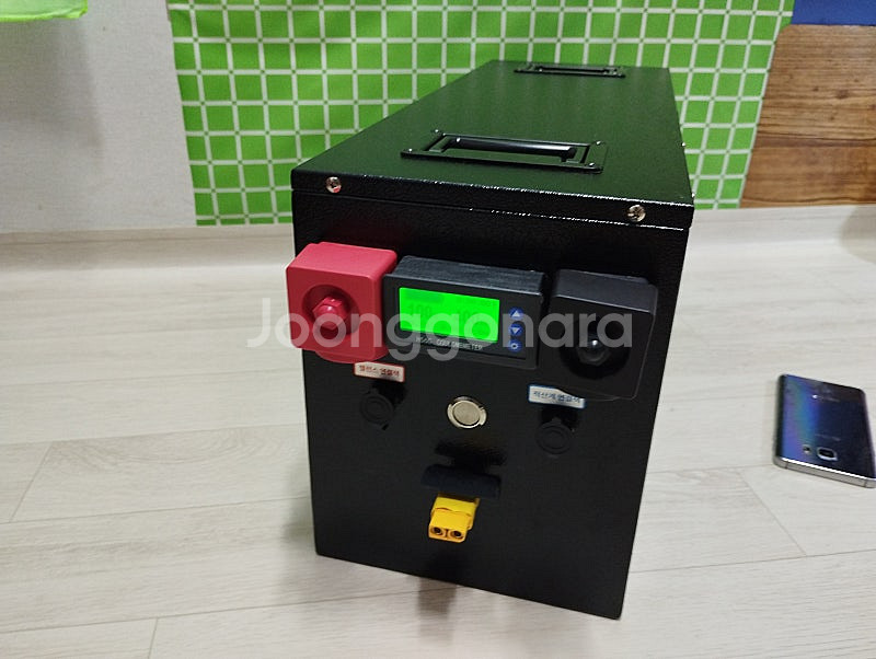 인산철 밧데리 12v 400a 팝니다. (외장멀티탭 포...--0