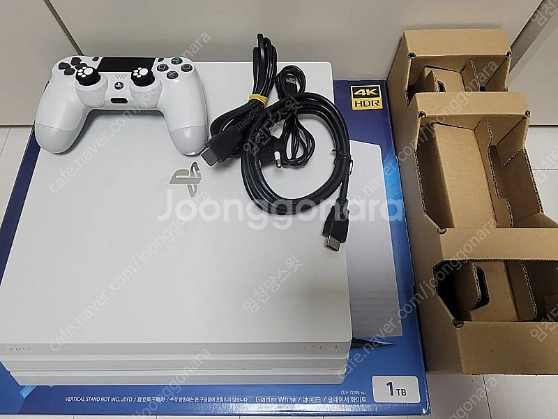 PS4 프로 화이트 팝니다.--0