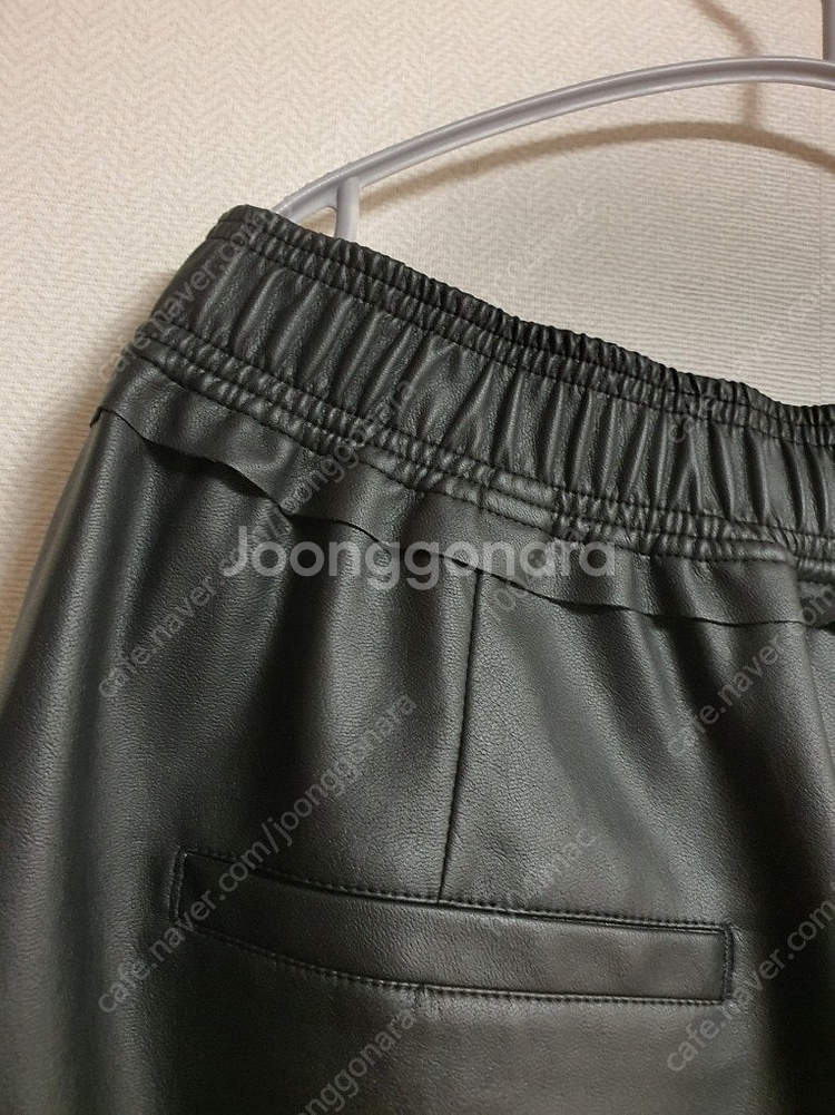쥬시꾸뛰르 에코 가죽 조거 팬츠 55사이즈--9