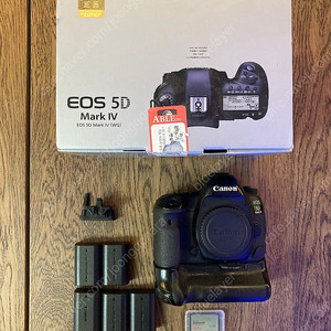 캐논 Canon 5dmark4 오막포+세로그립+배터리5개+sd카드 판매합니다.
