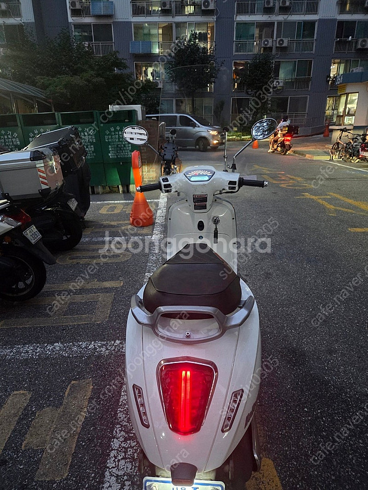작년 9월에 출고한 125cc 클레식 스쿠터 입니다.(...--4