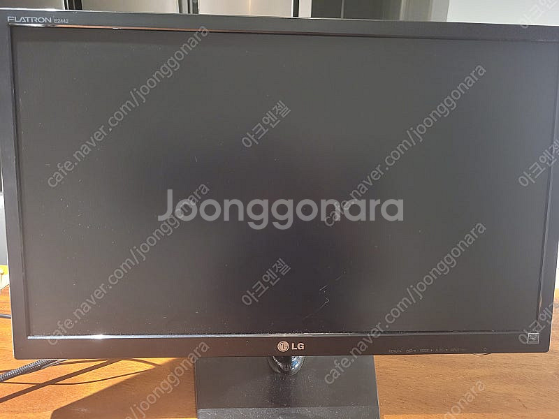 LG Flatron E2442 24인치 모니터 팝니다--0