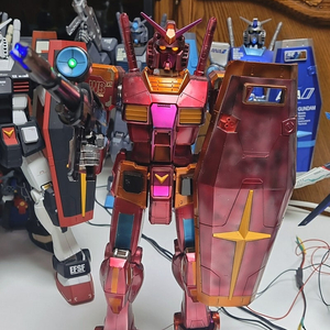 메가급 RX-78-2 건담 레드코팅led도색 & 메가급 자쿠 led도색