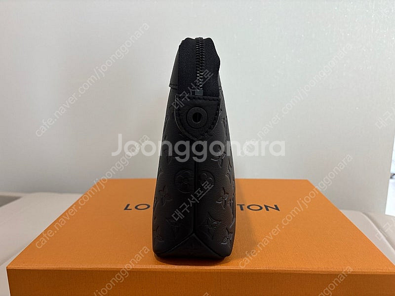 루비통 포쉐트 보야주 수플 남자 클러치백--1