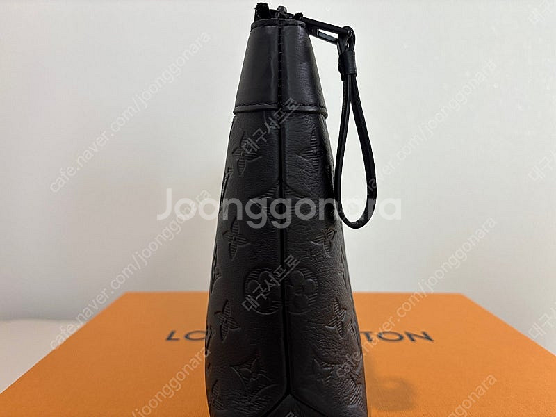 루비통 포쉐트 보야주 수플 남자 클러치백--3