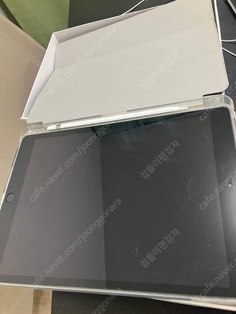 아이패드 7세대 그레이 32기가, 애플펜슬 1세대, 케이스 24만원에 팔아요 이미지