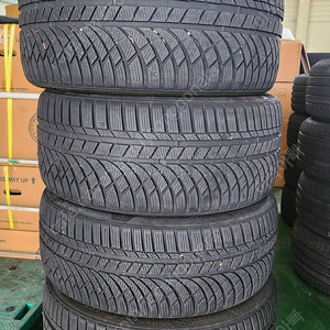 275/40 R19 105 윈터 타이어 4짝