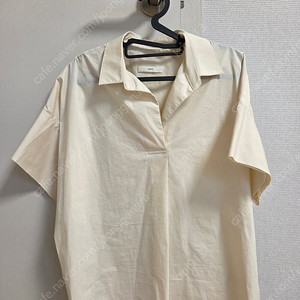 유메르 라이트 도쿄셔츠 라이트베이지 새상품 팝니다