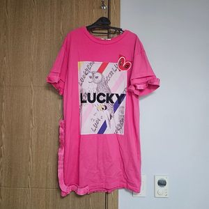 럭키슈에뜨 정품 핫핑크 프릴 오버핏 반팔 미디 원피스 36