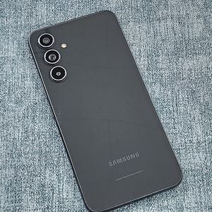 갤럭시 퀀텀4 블랙 파손XX 무잔상 가성비폰 10만에 판매합니다