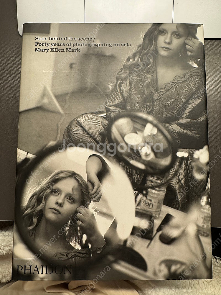 파이돈(Phaidon), 사진작가 메리 엘렌 마크의 작품집--0